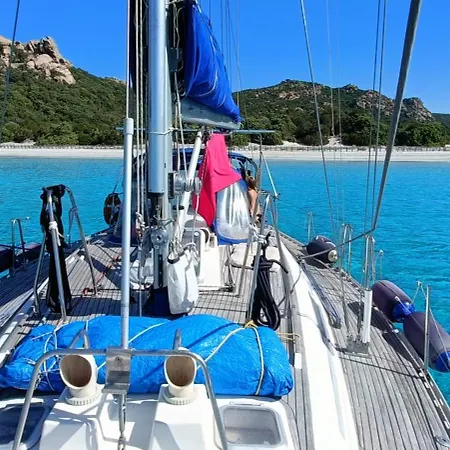 Botel Barcavela *
